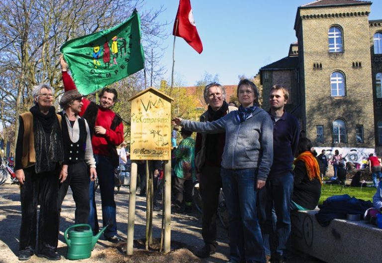 Berlin : Celebrating April 17, in a community garden