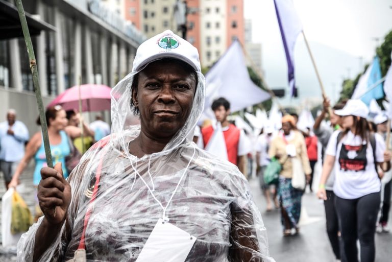 Thousands take to the streets of Rio de Janeiro in defense of national sovereignty