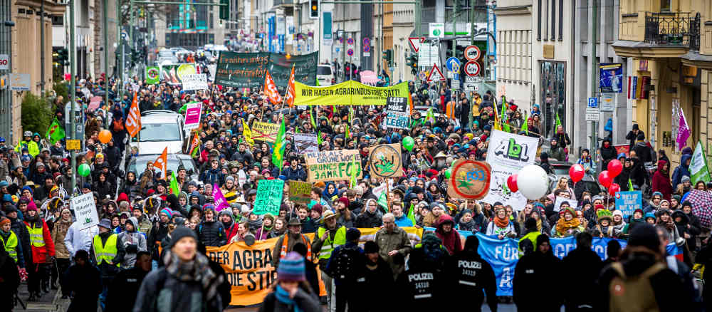 “Food is political!” 33,000 demand quicker change of our agricultural and food systems