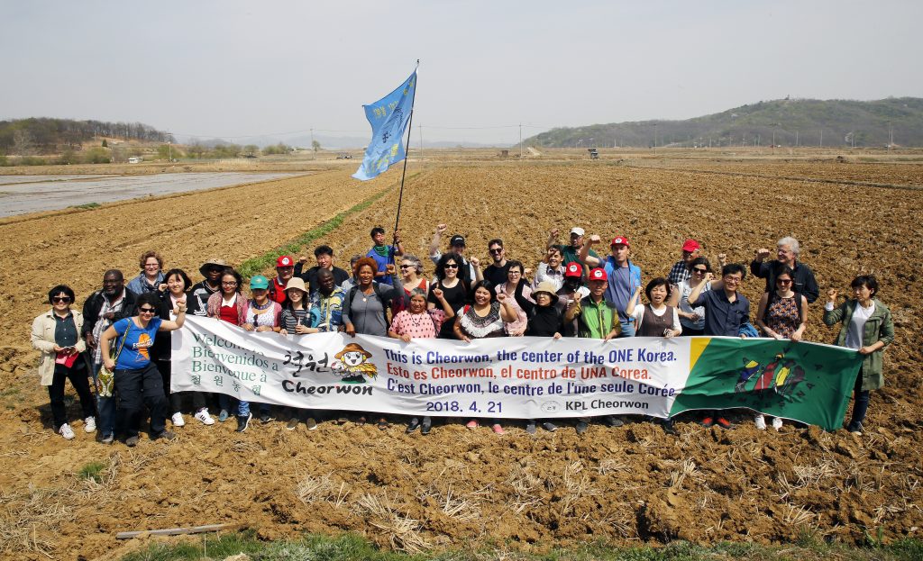 La Via Campesina supports and expresses solidarity with the struggle of peasants of South and North Koreas