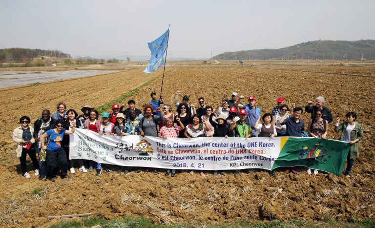 La Via Campesina supports and expresses solidarity with the struggle of peasants of South and North Koreas