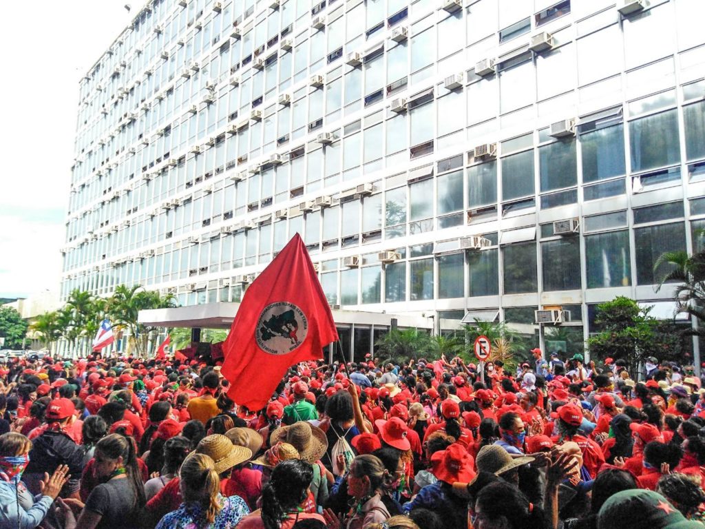 Women of MST occupy the Ministry of Agriculture in Brasilia