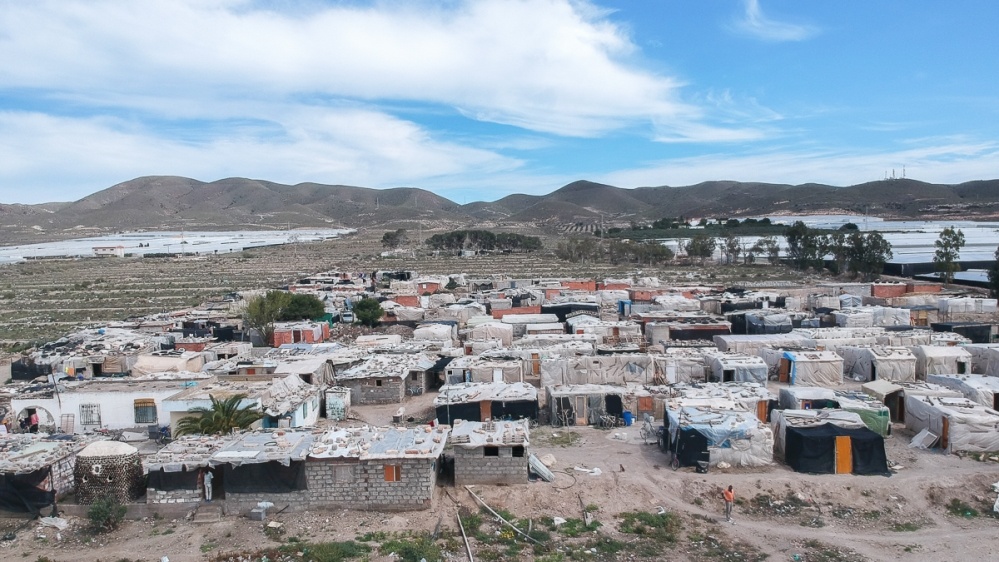Nearly 400 farmworkers rendered homeless after fire guts a settlement in Níjar (Almería)