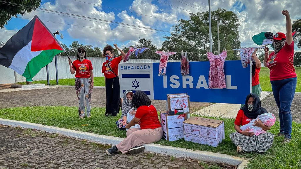 MST women denounce genocide in protest at the Israeli Embassy in Brasília