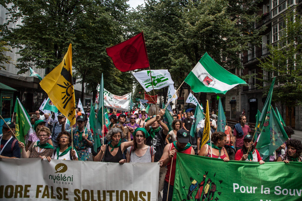 Campesinos de todo el mundo reivindican en Bilbao la soberanía alimentaria