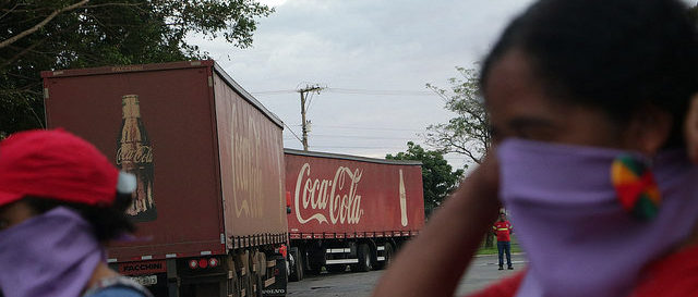 Ocupan instalaciones de Coca-Cola en Brasil contra la explotación comercial del agua