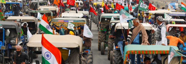 Grandes números de agricultorxs de la India se organizaron en protesta el Día de la República, y alegaron que hubo una conspiración para socavar el movimiento