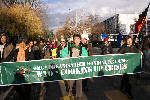 Des milliers de voix s’élèvent contre l’OMC à Genève