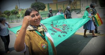 Chaud devant: La Via Campesina et ses alliés contre le capitalisme climatique