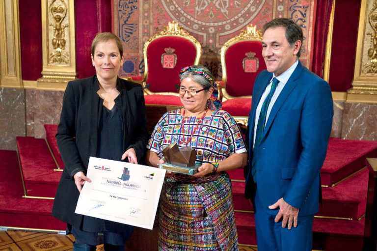 « Mondialiser la lutte c’est aussi mondialiser la solidarité et l’espoir des peuples du monde » discours de La Via Campesina à la cérémonie de remise du Prix International de Navarre pour la Solidarité