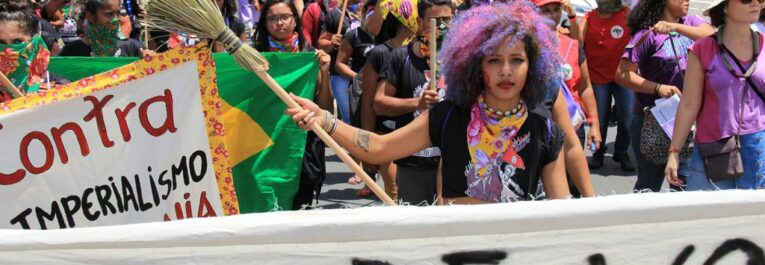 Brésil : Les femmes du mouvement des sans terre se mobilisent pour la défense de la vie