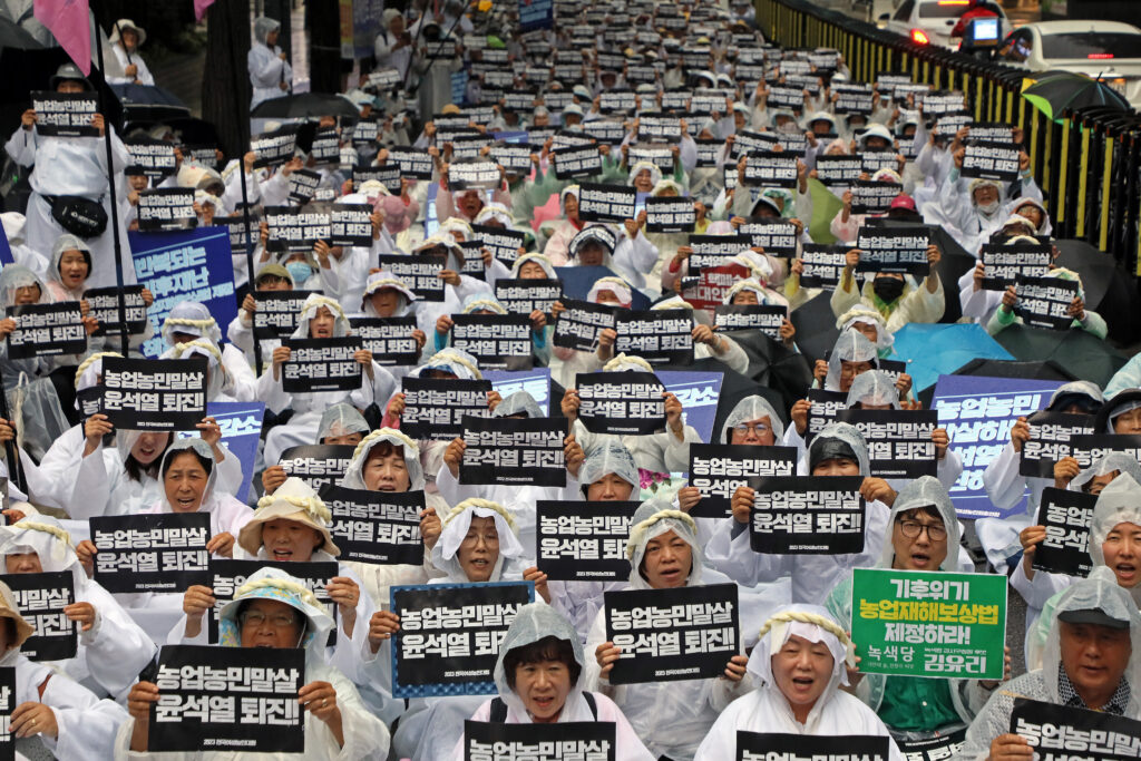 Corée du Sud: Plus de 1 000 Femmes Paysannes Demandent la Démission de Yoon Seok-yeol lors de la Première Conférence Nationale Après la COVID-19